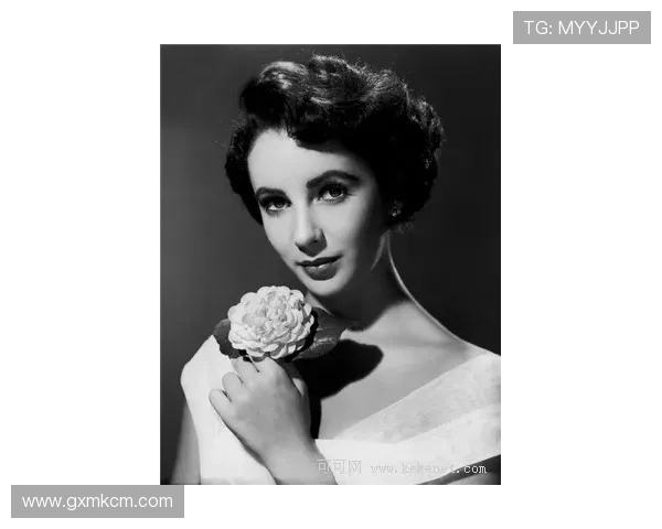 斯托米·丹尼尔斯：不止于银幕，探寻一位女性的复杂人生